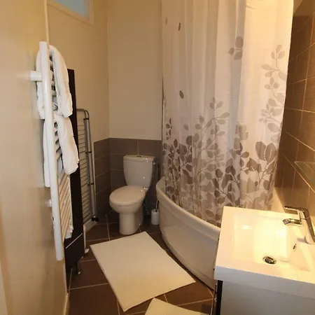 L'emeraude Apartment *